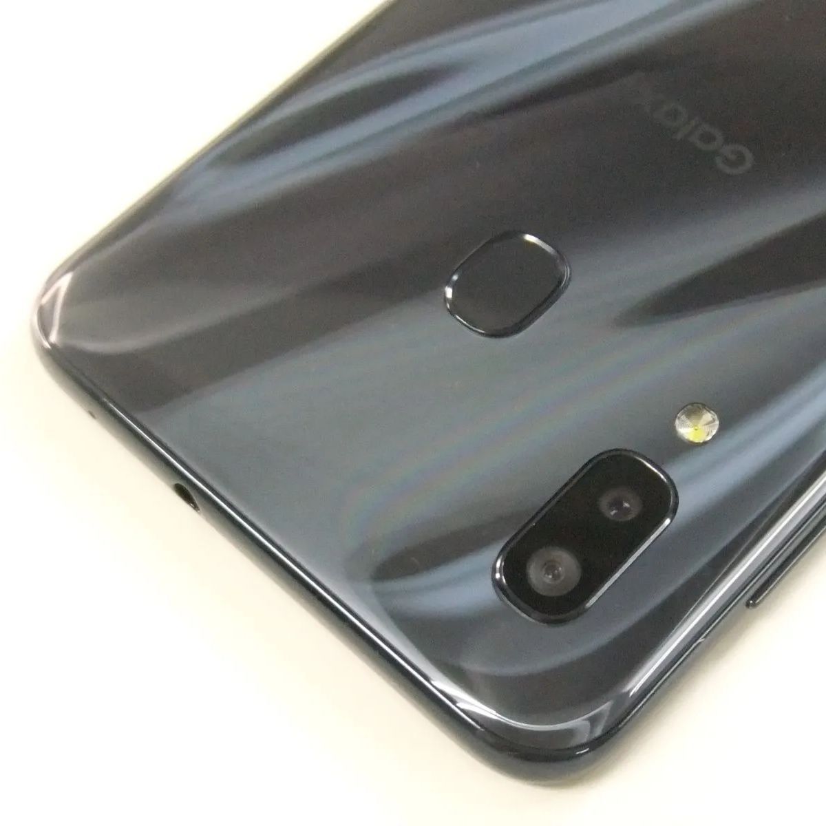 美品 Galaxy A30 SCV43 64GB 6.4インチ SIMロック解除 中古】 Galaxy A30 SCV43 ブラック au SIMロック解除済 SIM