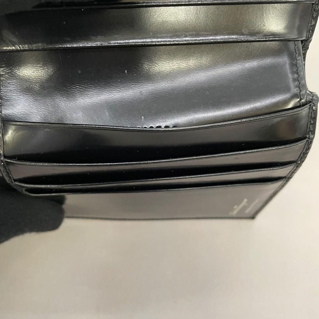 美品 フェラガモ 二つ折り財布 サフィアーノレザー ガンチーニ 黒