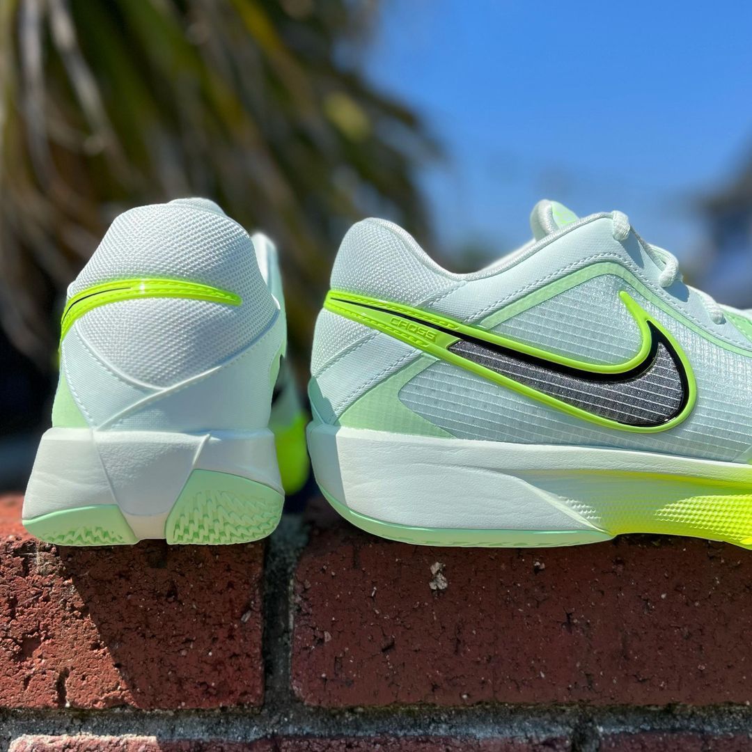 NIKE AIR ZOOM G.T. CUT CROSS 'BARELY GREEN' ナイキ エア ズーム GT