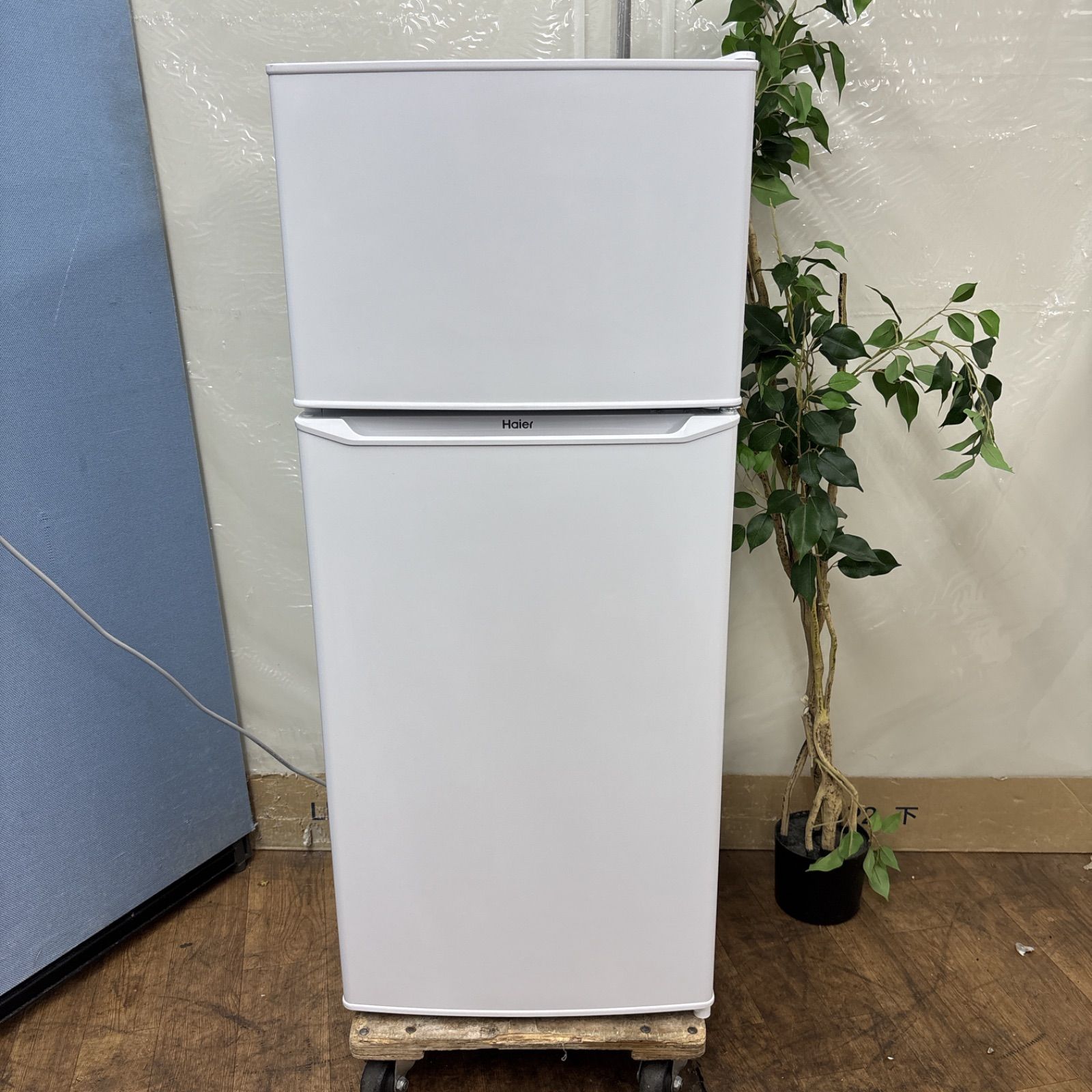 I748 ? 2023年製の美品♪ Haier 冷蔵庫 (130L) ⭐ 動作確認済