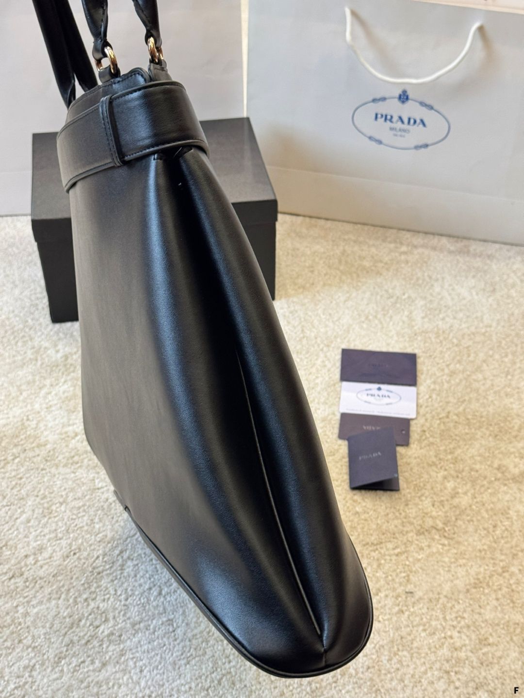 【海外定番】 今日 Prada 25 ショー ショルダーバッグ 45×30cm