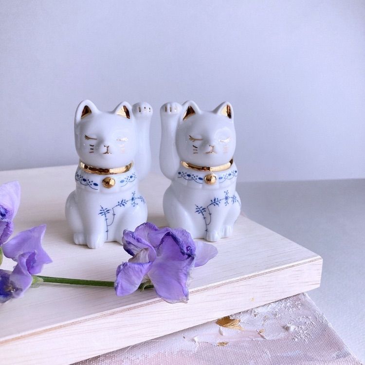 九谷焼】6号 眠り猫 花むらさき 座布団付き Kutani Ware Lucky Cat