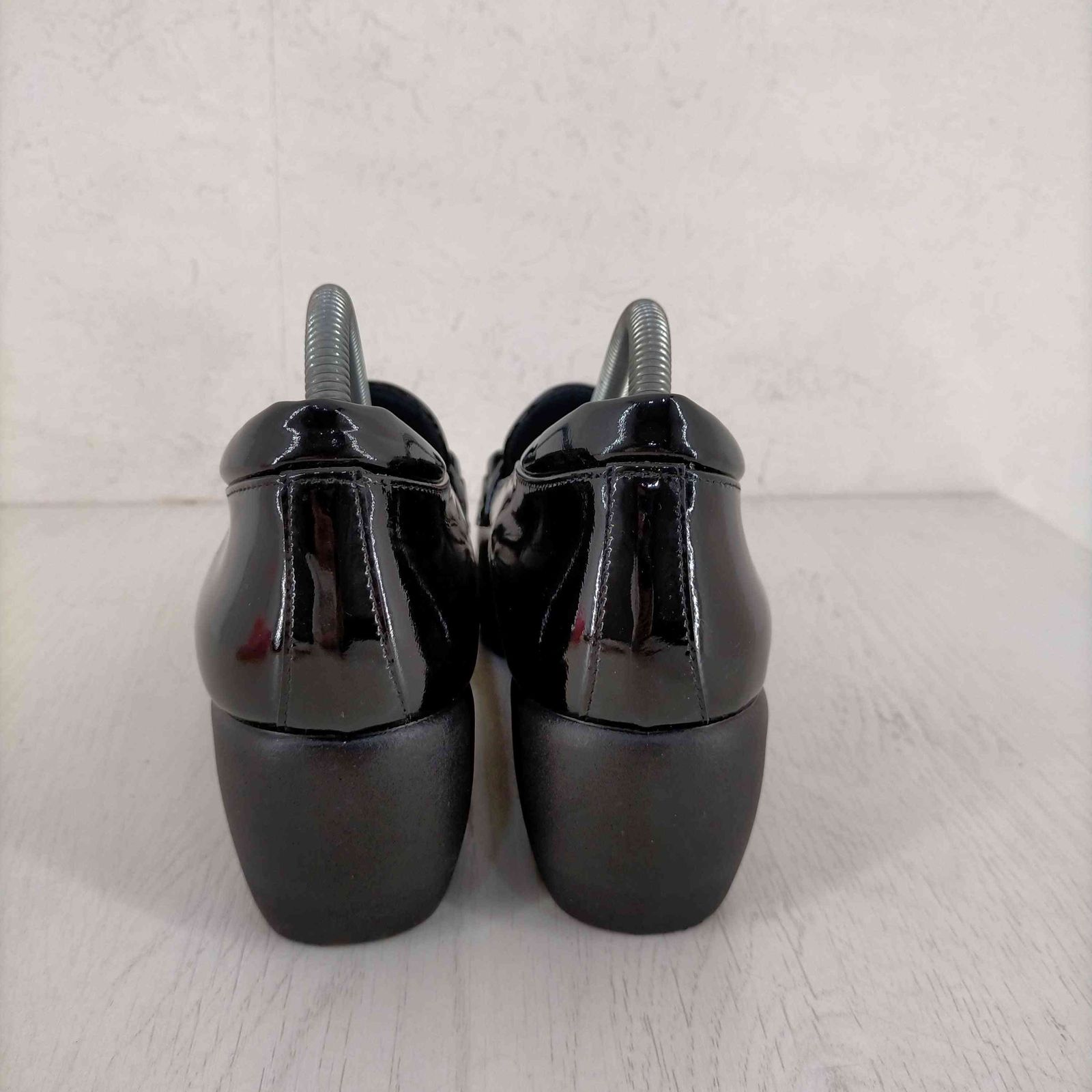 美品◆HILLS AVENUE ヒルズアヴェニュー　ビットローファー　エナメル ヒルズアヴェニュー HILLS AVENUE ミリー グリッター （ブラック