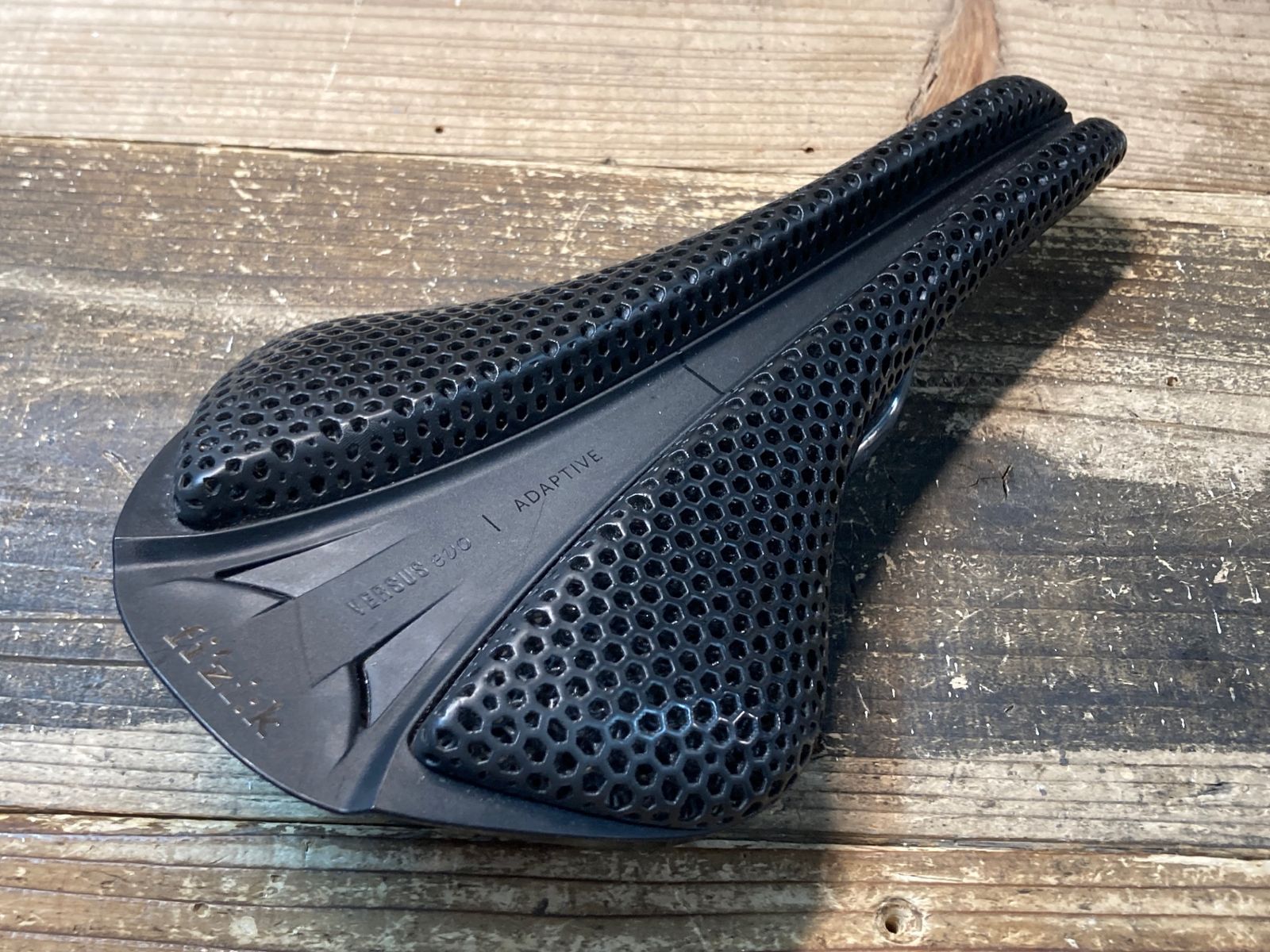 Fizik Versus Evo Adaptive カーボンレール Fizik Versus Evo Adaptive カーボンレール