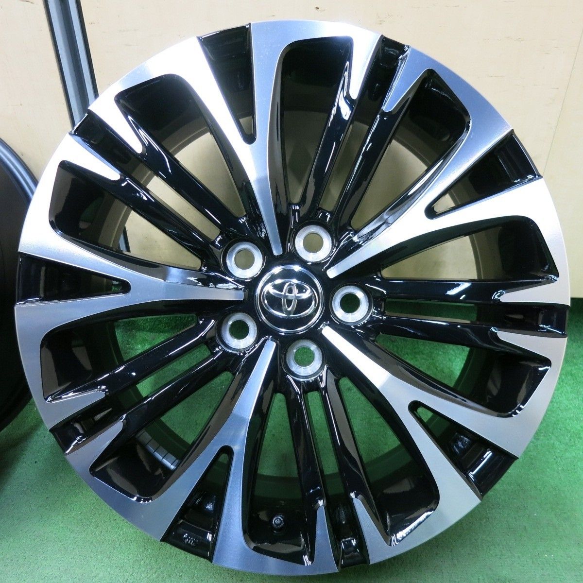 新車外し 1本 トヨタ ヤリスクロス Z 純正 ホイール 18インチ 18×7J PCD114.3 5H 5072305SYホ 3