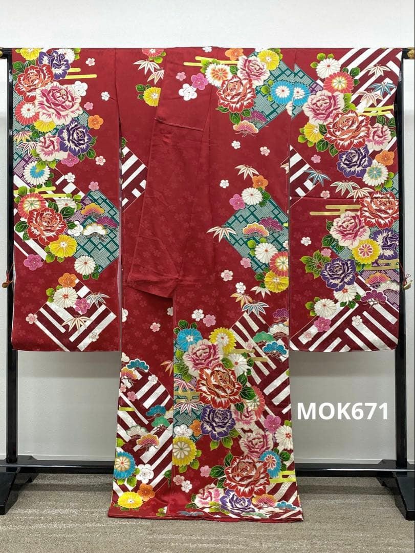 振袖 仮絵羽 舞台衣装 金駒 金彩 紋意匠 薔薇 正絹 未仕立て品 振袖 仮絵羽 舞台衣装 金駒 金彩 紋意匠 薔薇 正絹 未仕立て品