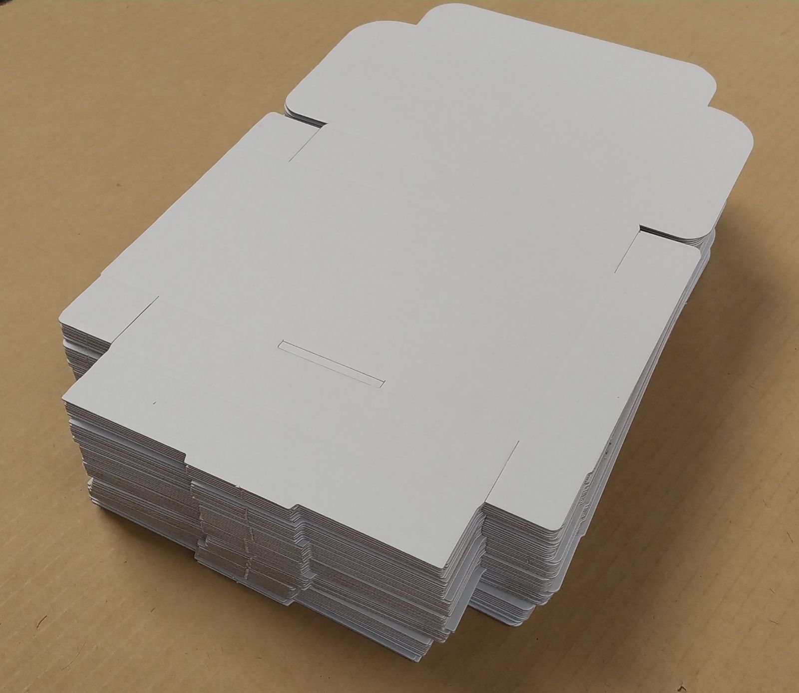 新品未使用両面白400枚小型ダンボール箱ゆうパケット 定形外郵便(規格内)ギフトボックス