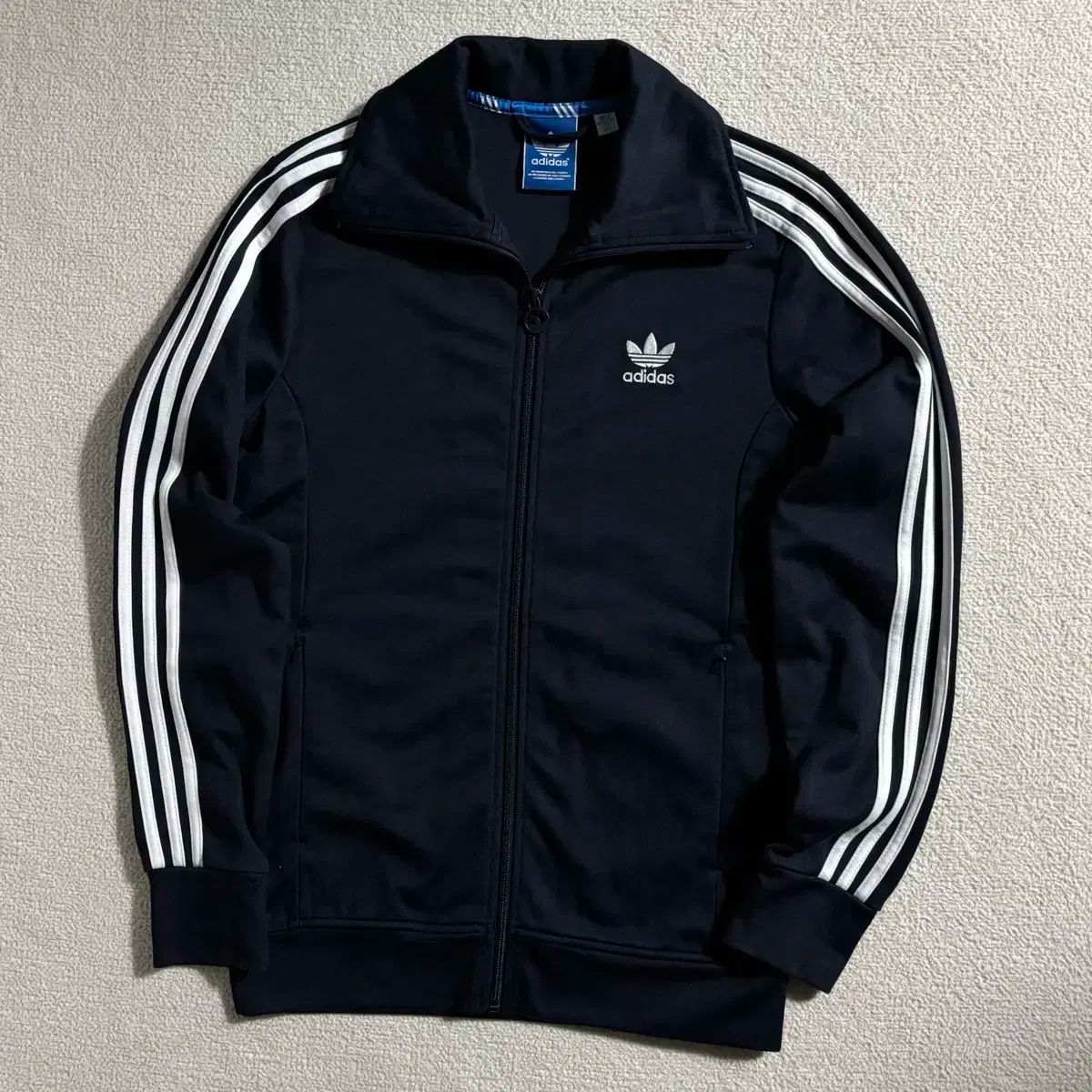 アディダス 新モデル ヨーロッパ ネイビー ジャージ