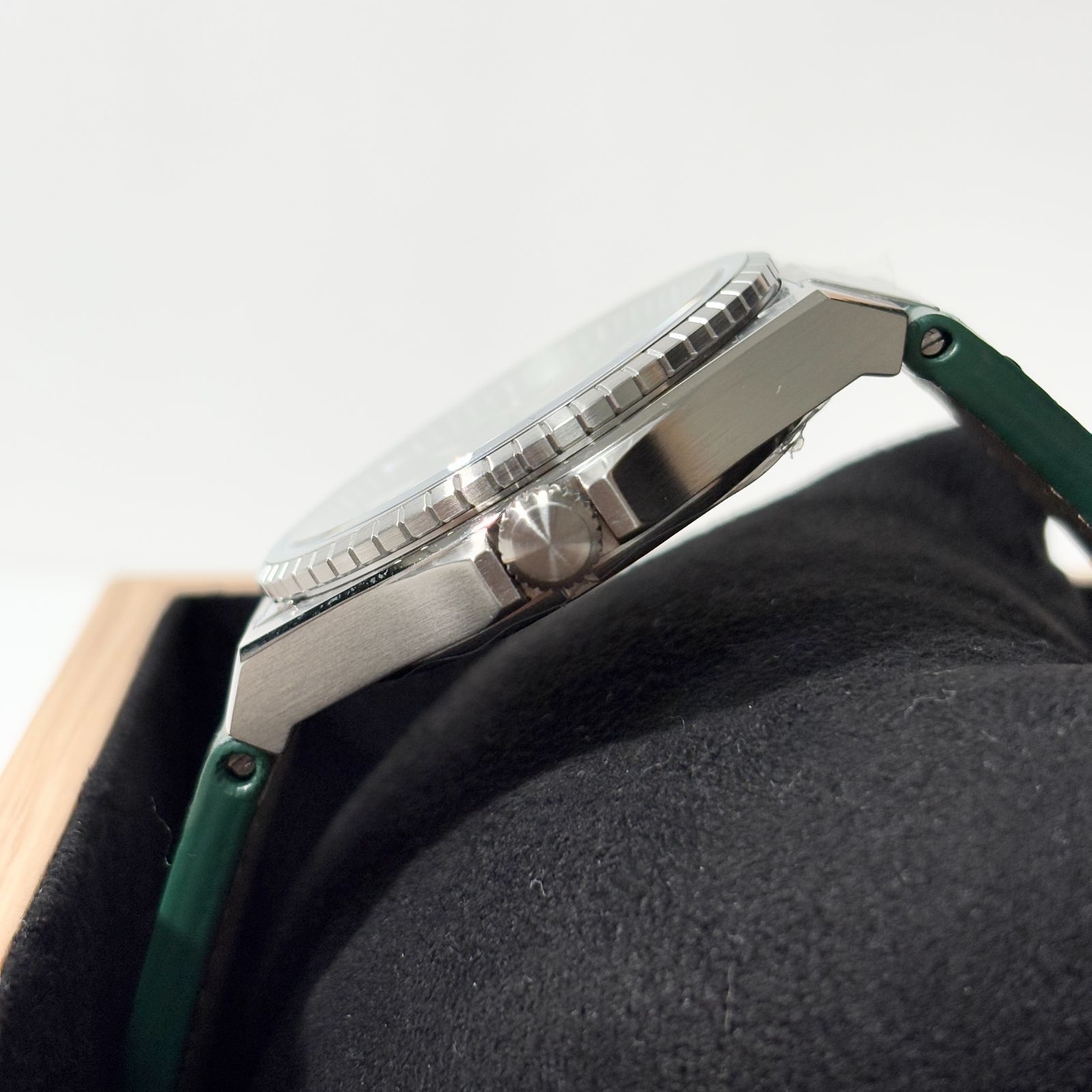 新品】AERO WATCH MILAN スポーツクォーツ メンズ腕時計 グリーン 