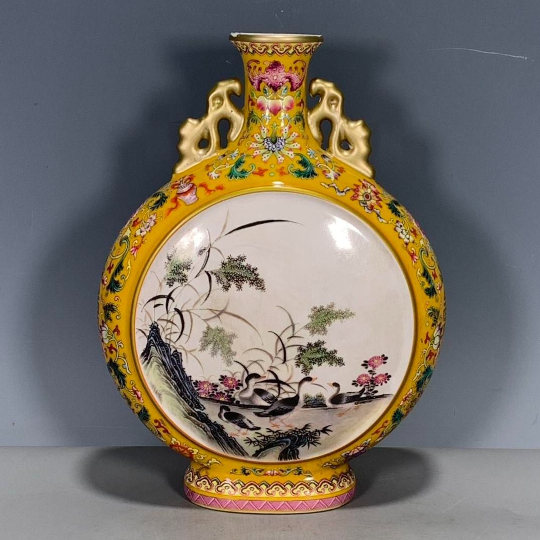 乾隆黄釉蒔絵開窓粉彩鶴抱月花瓶  陶磁器  現代工芸品 美術品 置物 乾隆黄釉蒔絵開窓粉彩鶴抱月甁 花瓶 景徳鎮