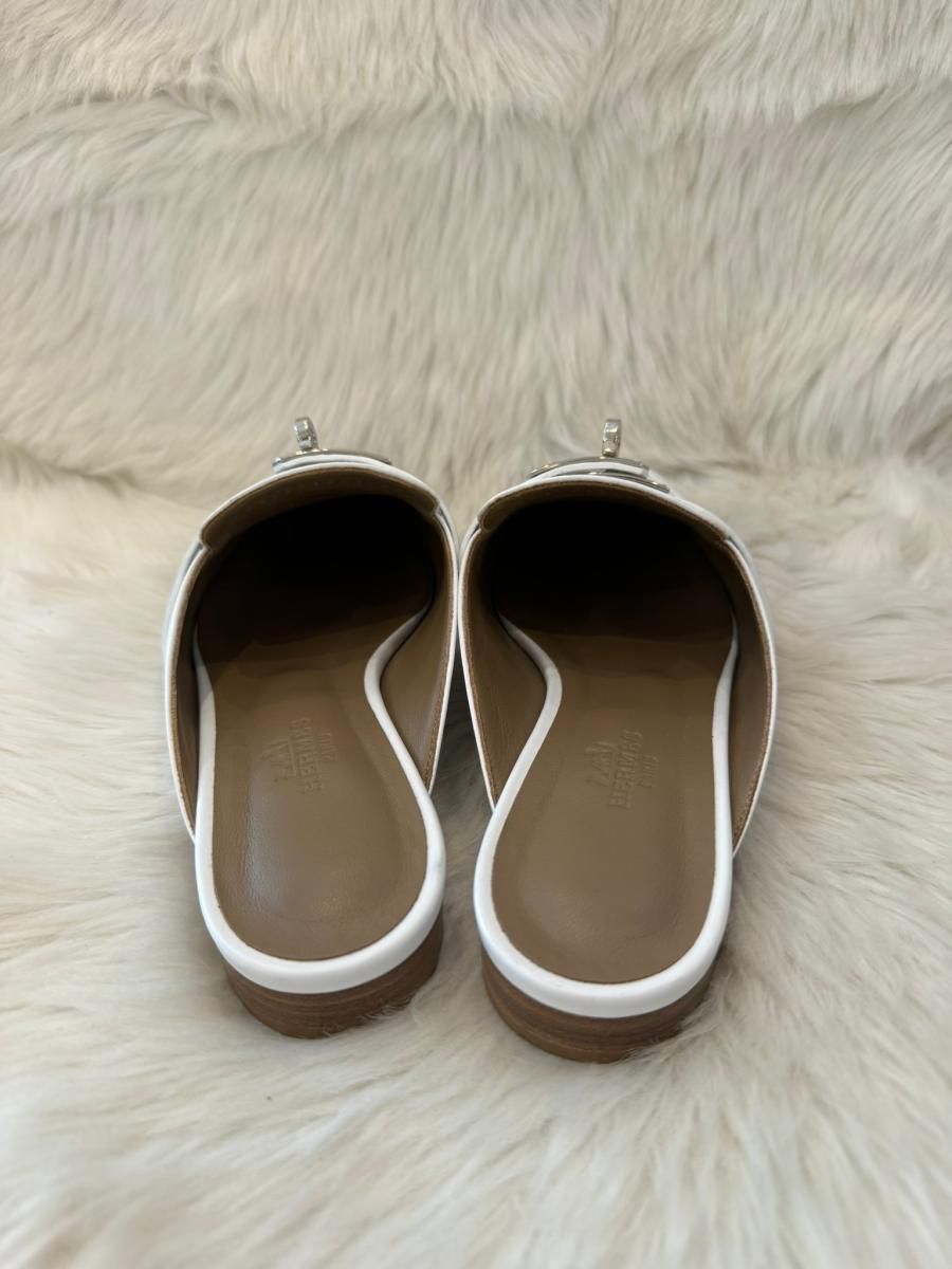 中古】 HERMES （エルメス） ｵｽﾞ ﾐｭｰﾙ 靴 ﾚﾃﾞｨｰｽ White フラット ｻﾝﾀﾞﾙ