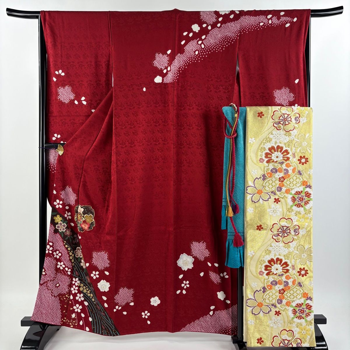 M192　振袖襦袢　身丈124cm　桜　刺繍の半衿　しつけ糸付き M192 振袖襦袢 身丈124cm 桜 刺繍の半衿 しつけ糸付き