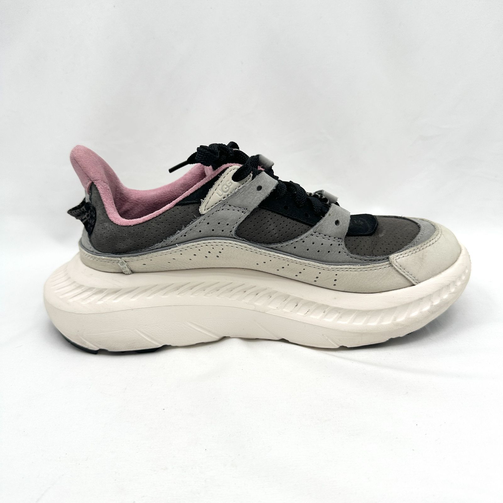 UGG ピンク 厚底スニーカー UGG 厚底 スニーカー ピンク 23 新品 靴