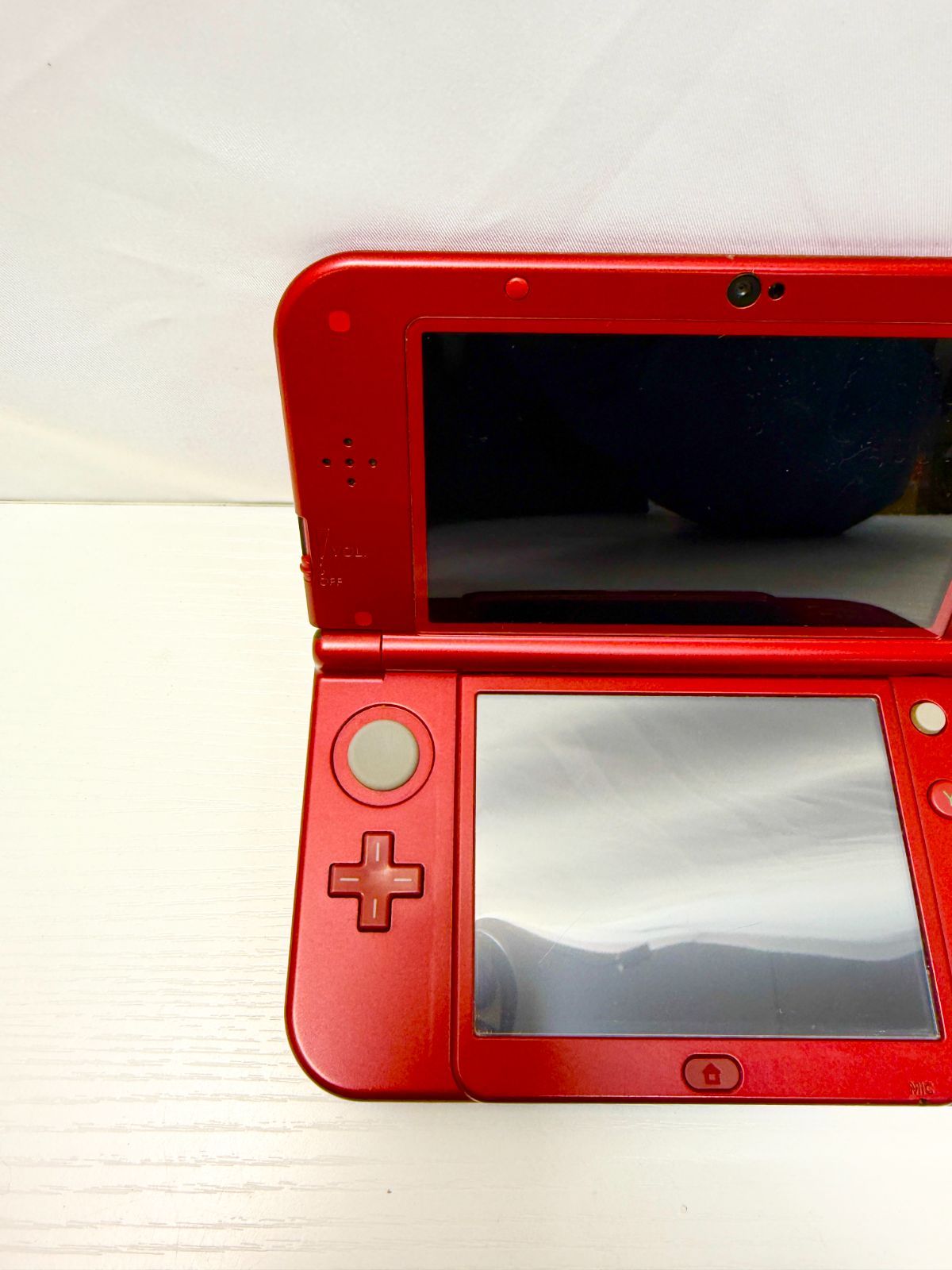 3DS本体(赤)と充電ケーブルセット。 CYBER・USB充電ケーブル（3DS用）｜サイバーガジェット