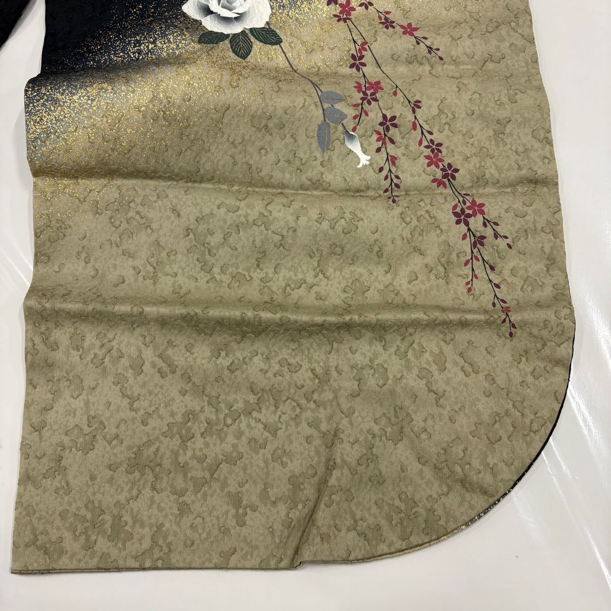 【専用】振袖 着物 中古 正絹 薔薇模様 身丈156cm M A1085-8 専用】振袖 着物 中古 正絹 薔薇模様 身丈156cm M A1085-8
