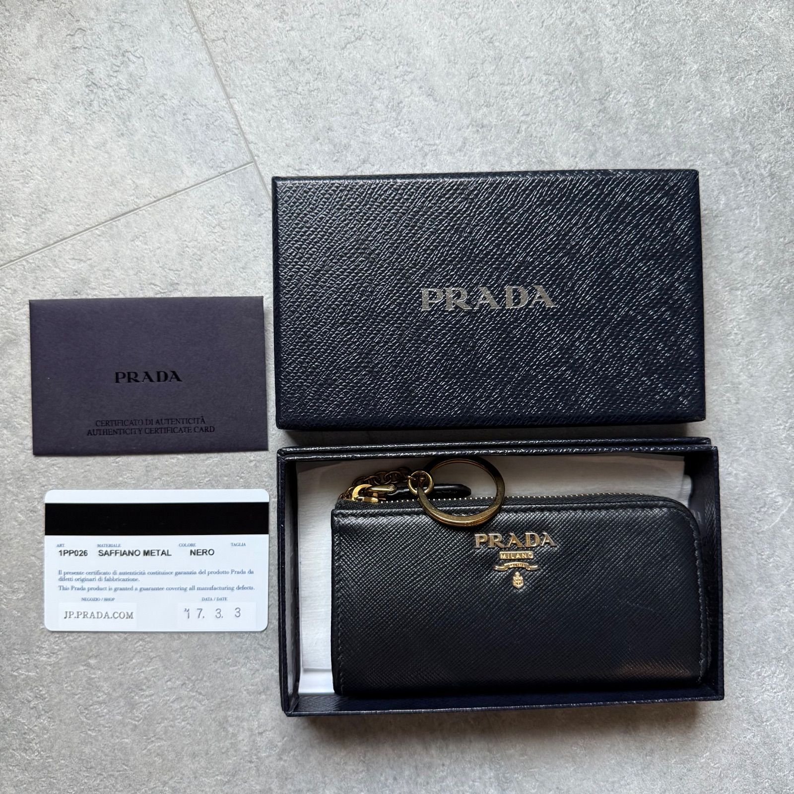【美品】プラダ ケース キーリング サフィアーノレザー 1PP026 黒 maido-selection_224-028