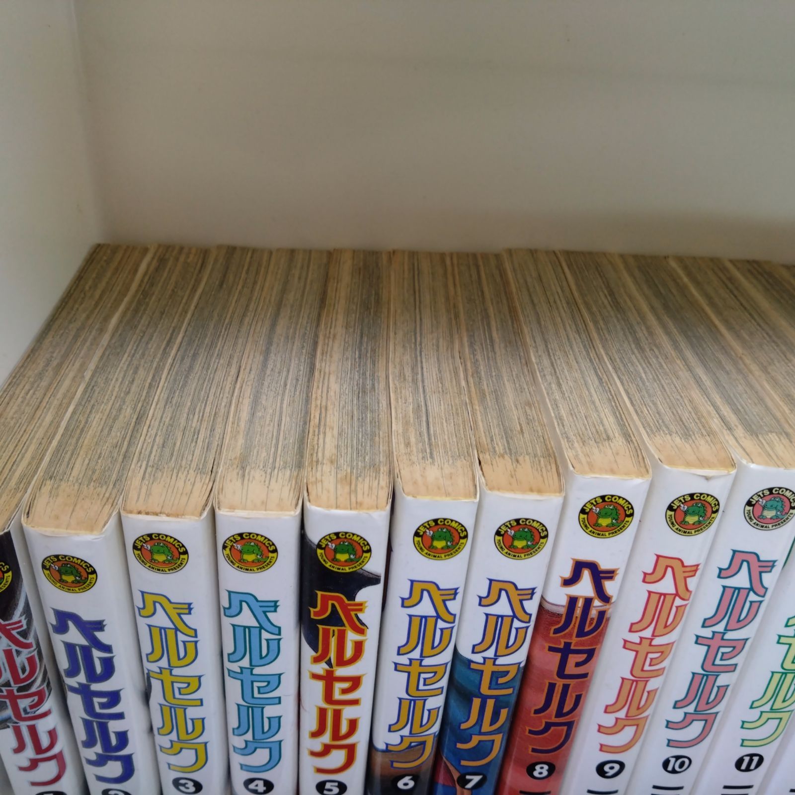 ベルセルク 1~40巻+オフィシャルガイドブックと小説セット ベルセルク 1~40巻+オフィシャルガイドブックと小説セット