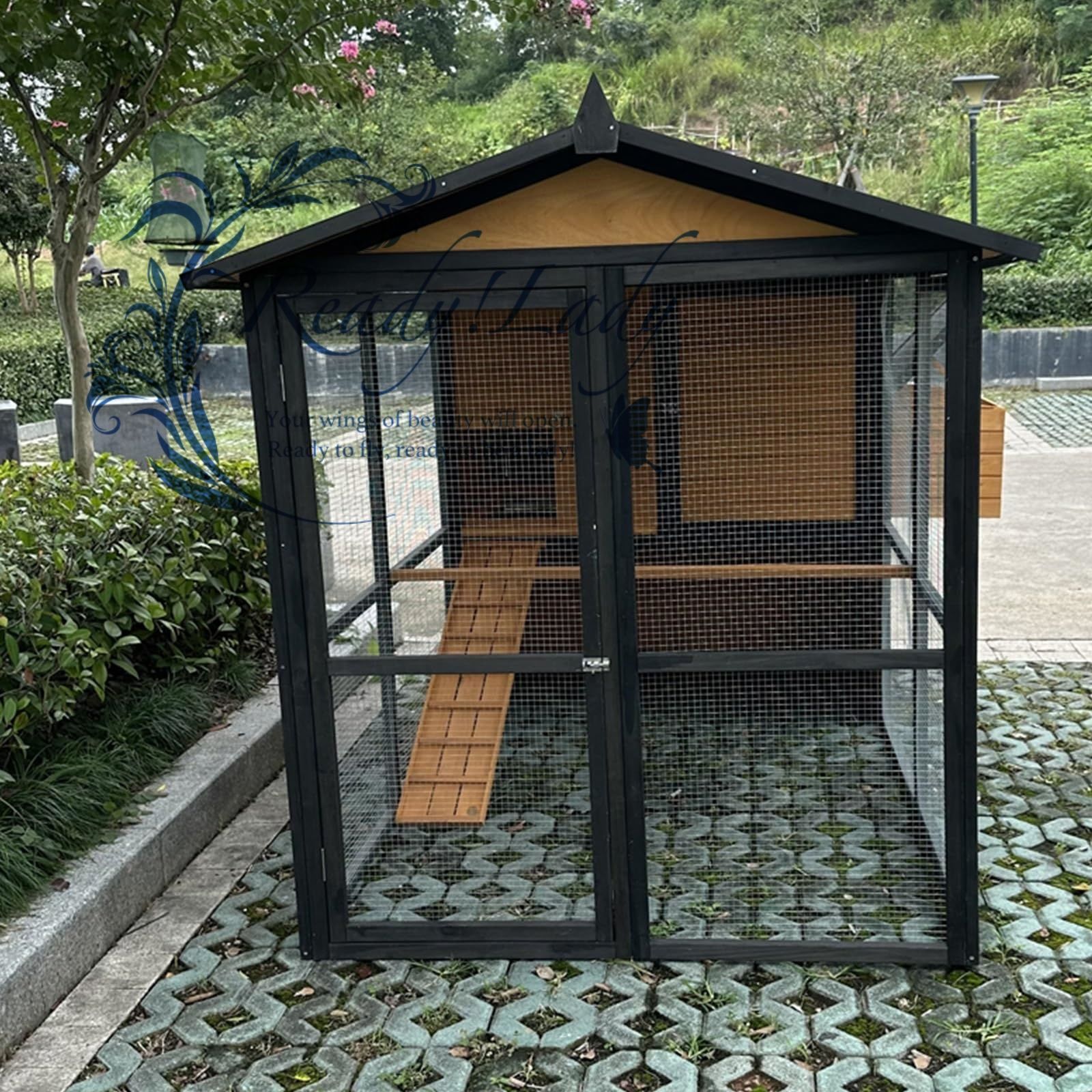 取り外し なトレイとスロープ付き鶏小屋