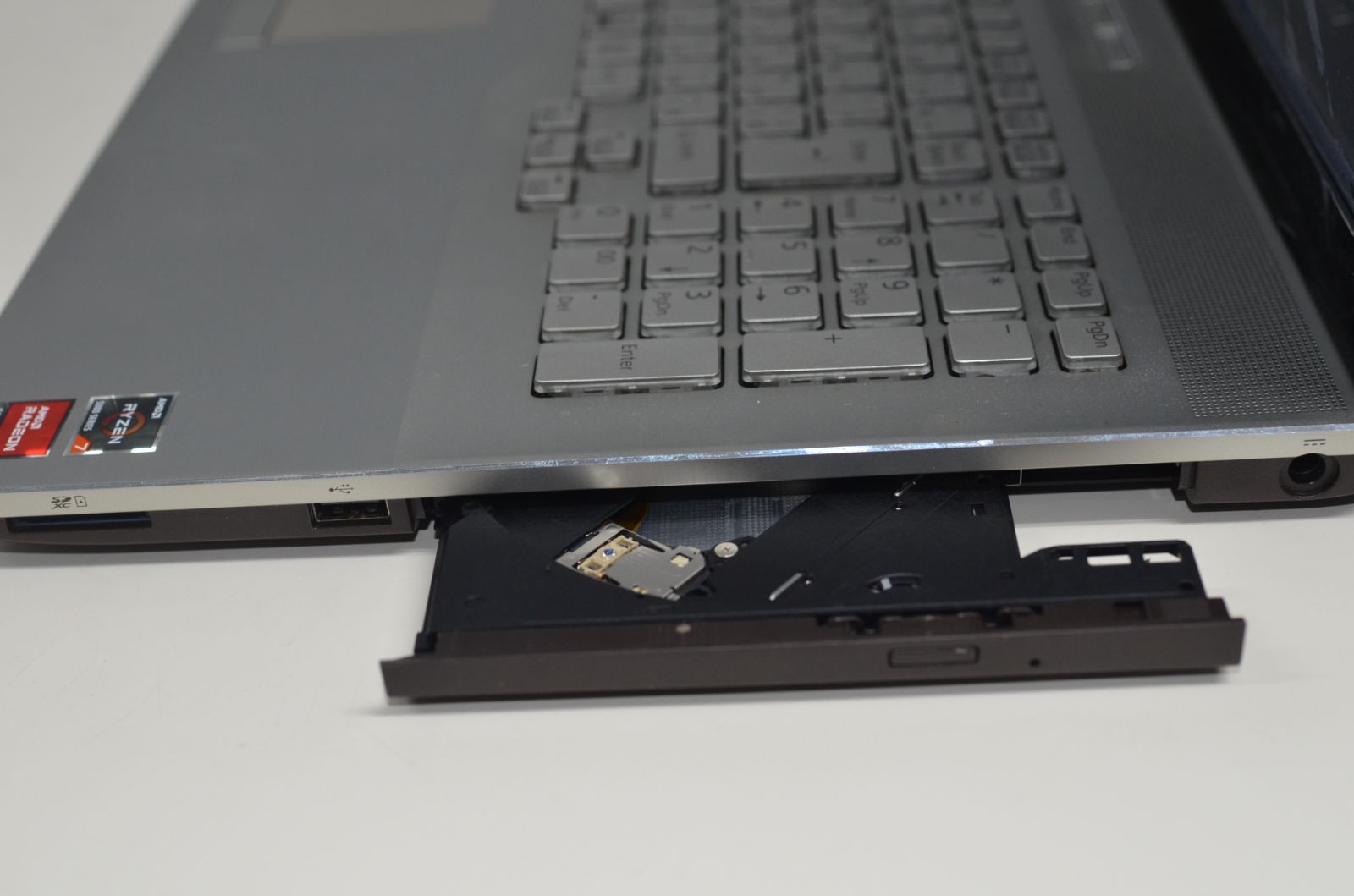 絶対にあなたの一番選択！ ノートパソコン 富士通 NH77|F3 Windows11 office 爆速SSD256GB HDD1TB AMD Ryzen 7|メモリ16GB|無線|WEBカメラ|17.3インチ|DVDマルチ