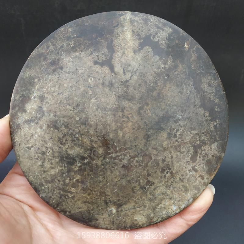 アンティークブルージュ 壺を頭にのせ歩く古代の女性と花束 ボビンレース編