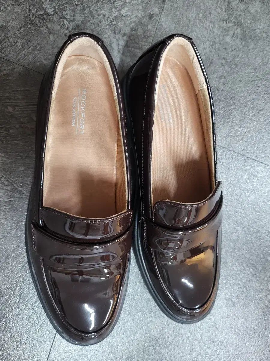 靴 UK4
