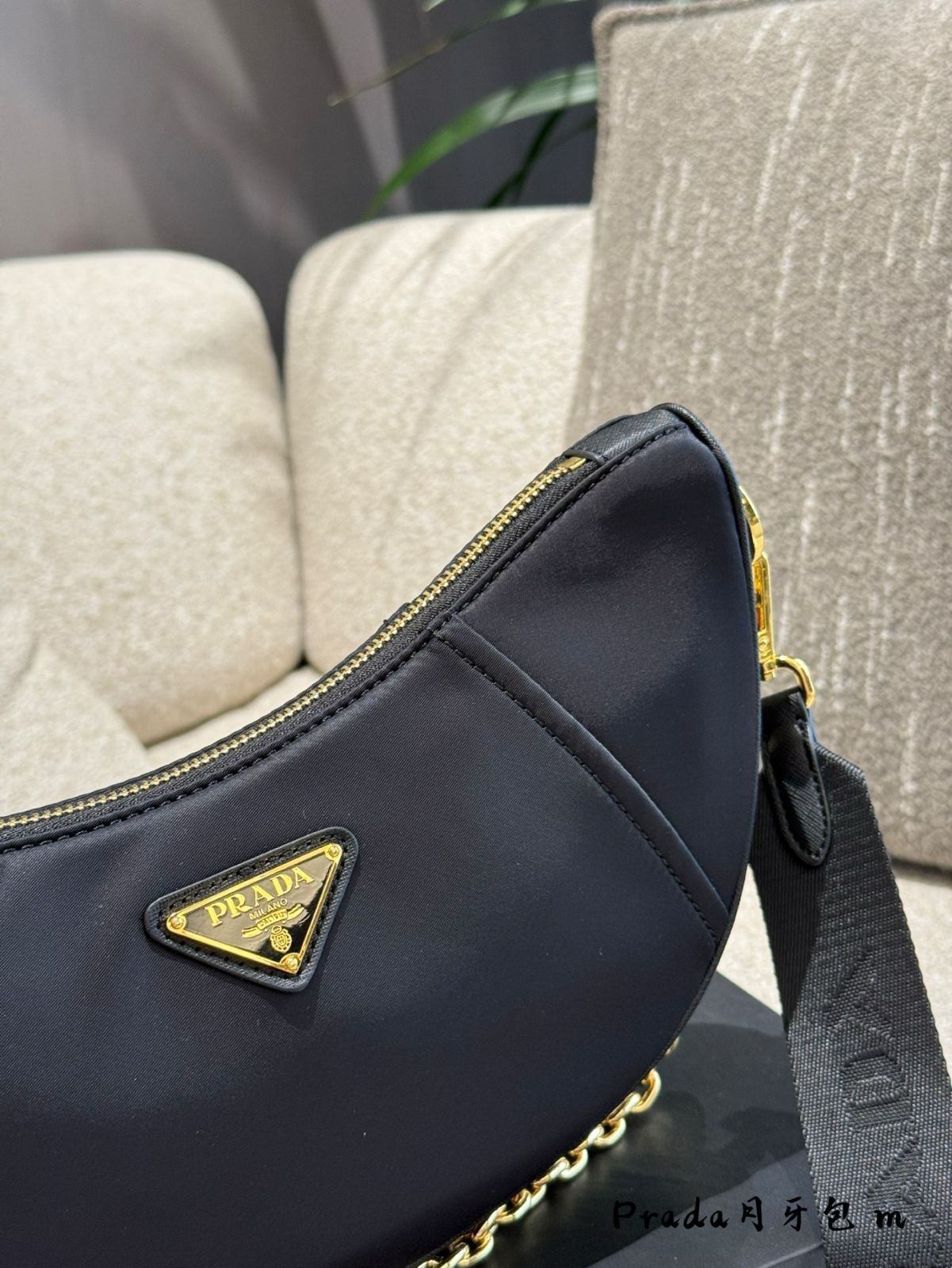 PRADA ネイビー スリングバッグ PRADA ネイビー スリングバッグ