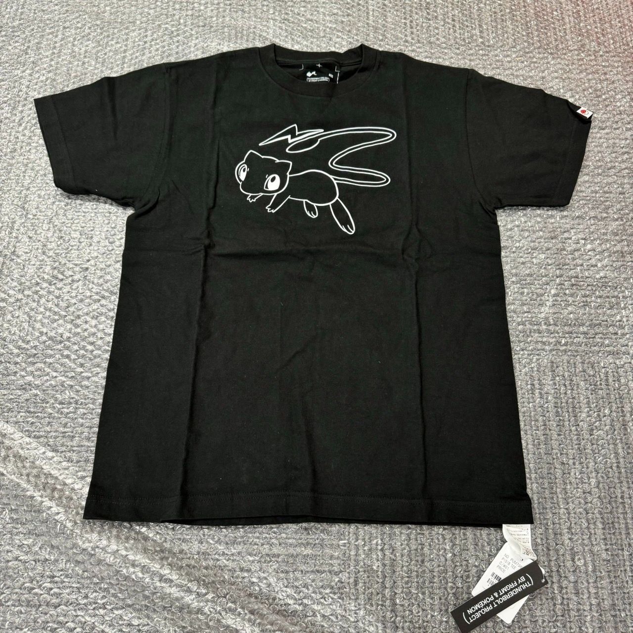 fragment pokemon THUNDERBOLT PROJECT POP BY JUN Tee Mサイズ PUM79630C ミュウ フラグメント ポケモン Tシャツ 半袖 ブラック 黒 未使用