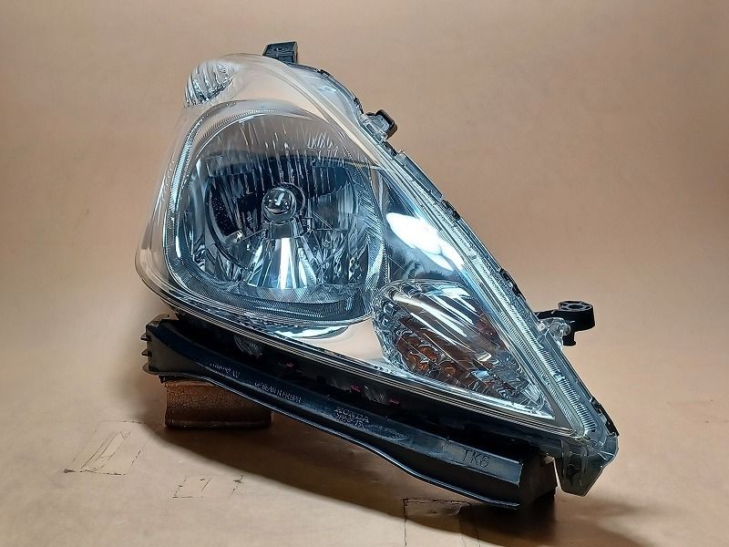 コーティング済 フィットシャトル GG8 右ヘッドランプ ヘッドライト 15X Lパッケージ スタンレー P6869 33101-TF7-J11 NH624P