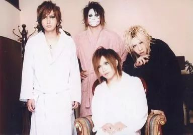 中古】生写真(男性) ゴールデンボンバー/集合(4人)/横型・衣装白ピンク