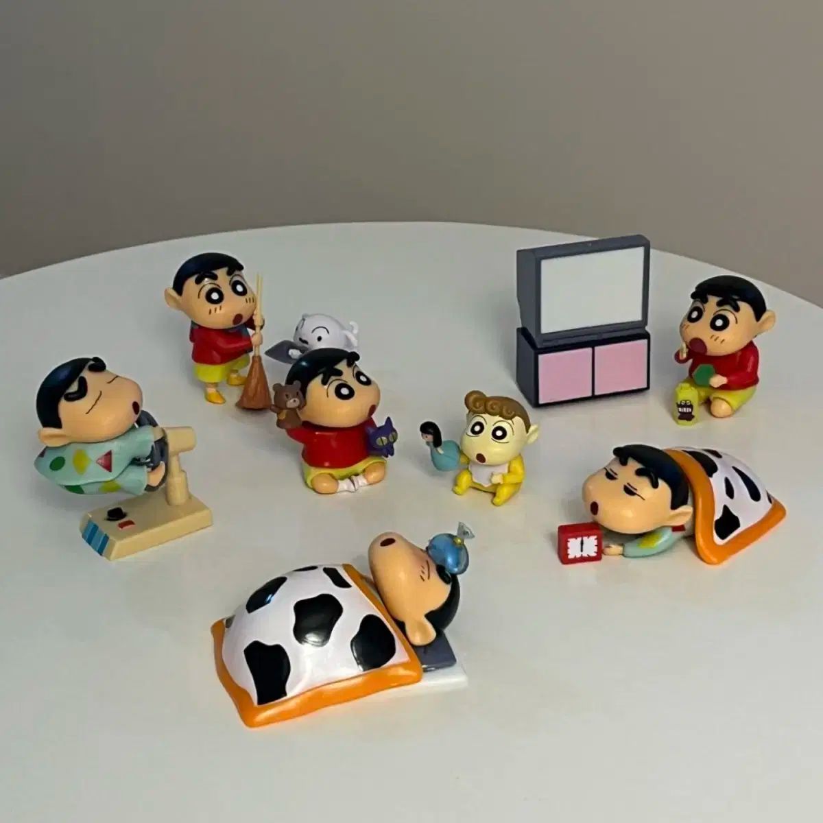 クレヨンしんちゃん　ガチャがちゃ　韓国フィギュアまとめ売り クレヨンしんちゃん フィギュア ガチャ 6 種 セット まとめ売り