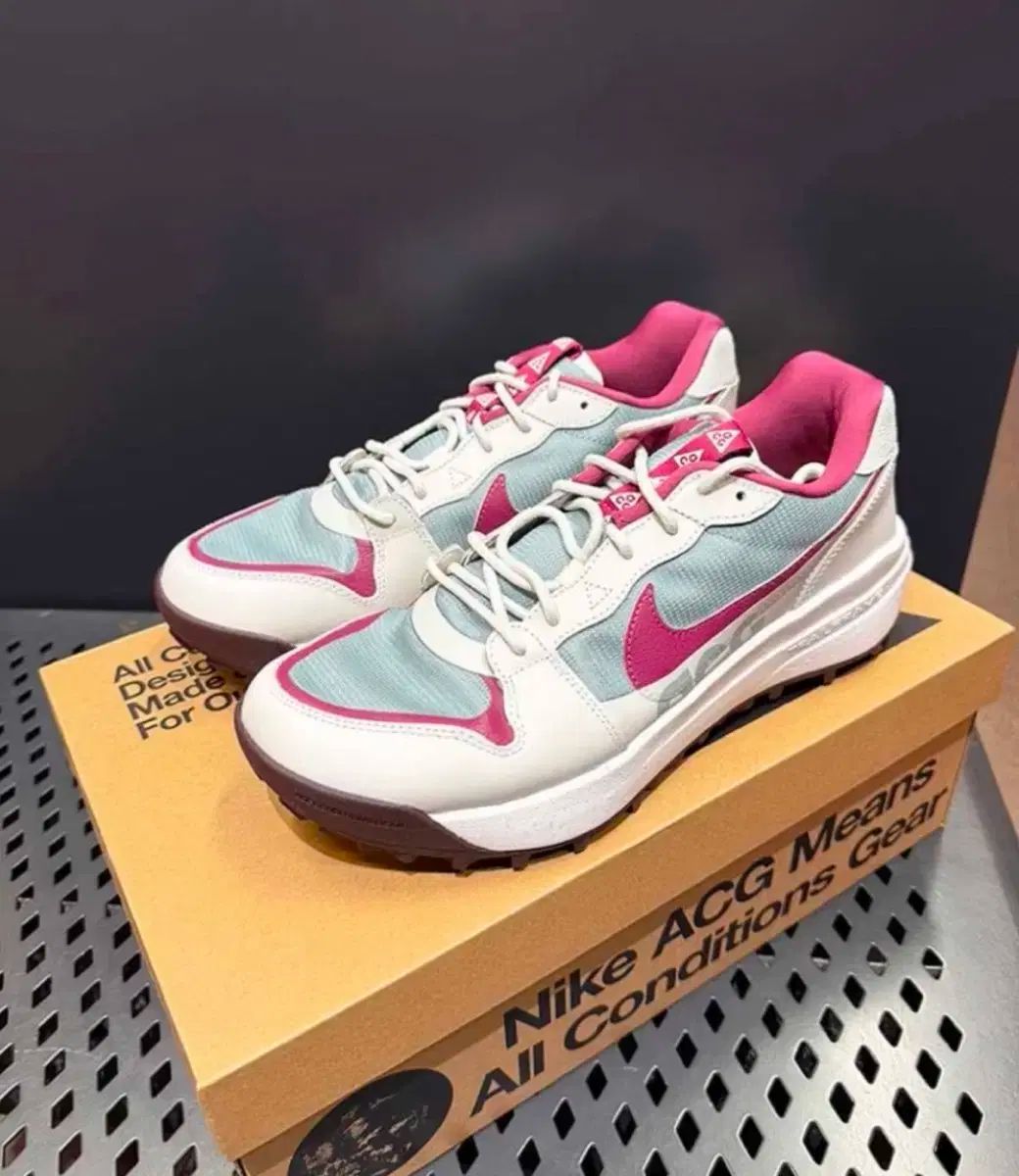 NIKE ナイキ