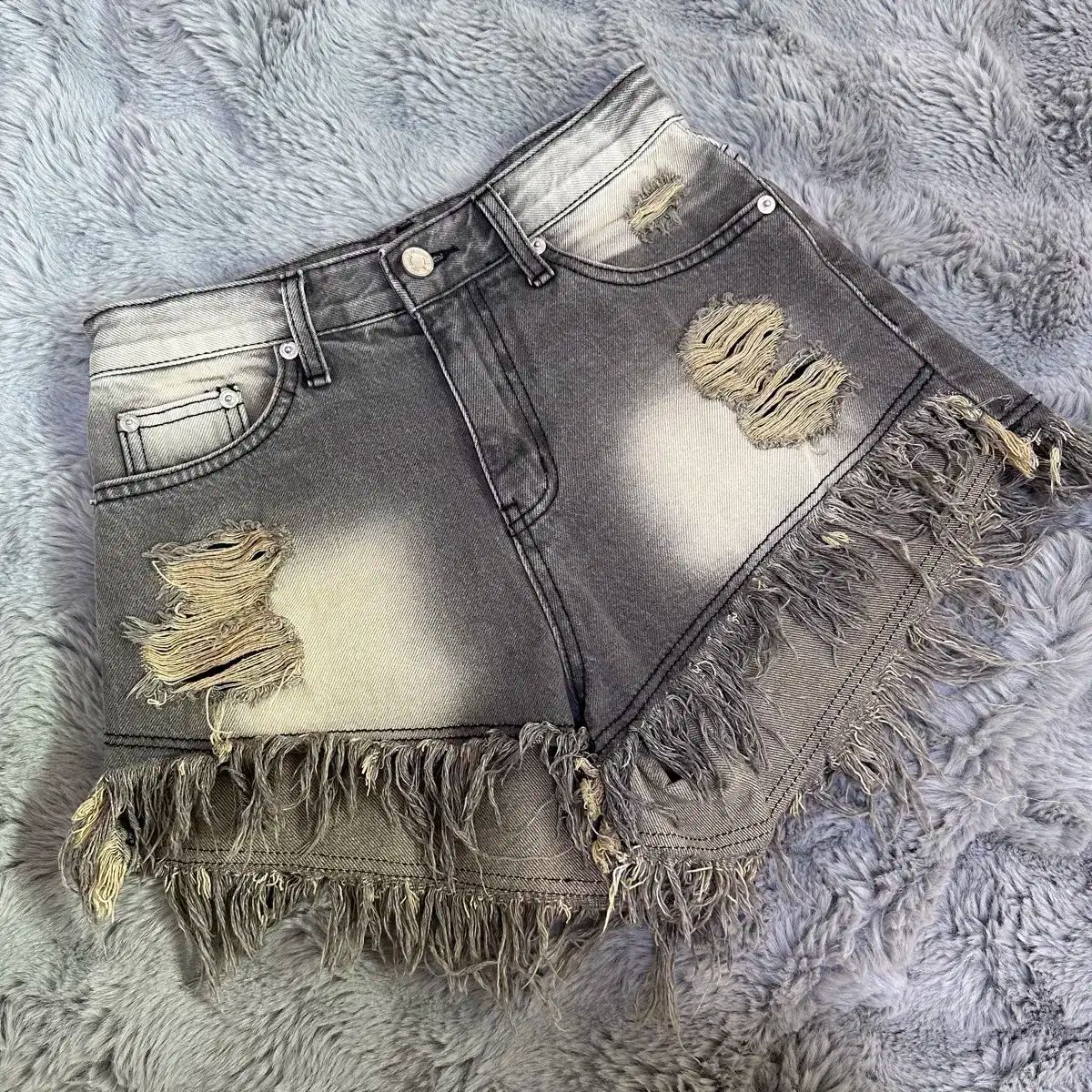 Bohemseo ダメージ加工 グレーショートパンツ