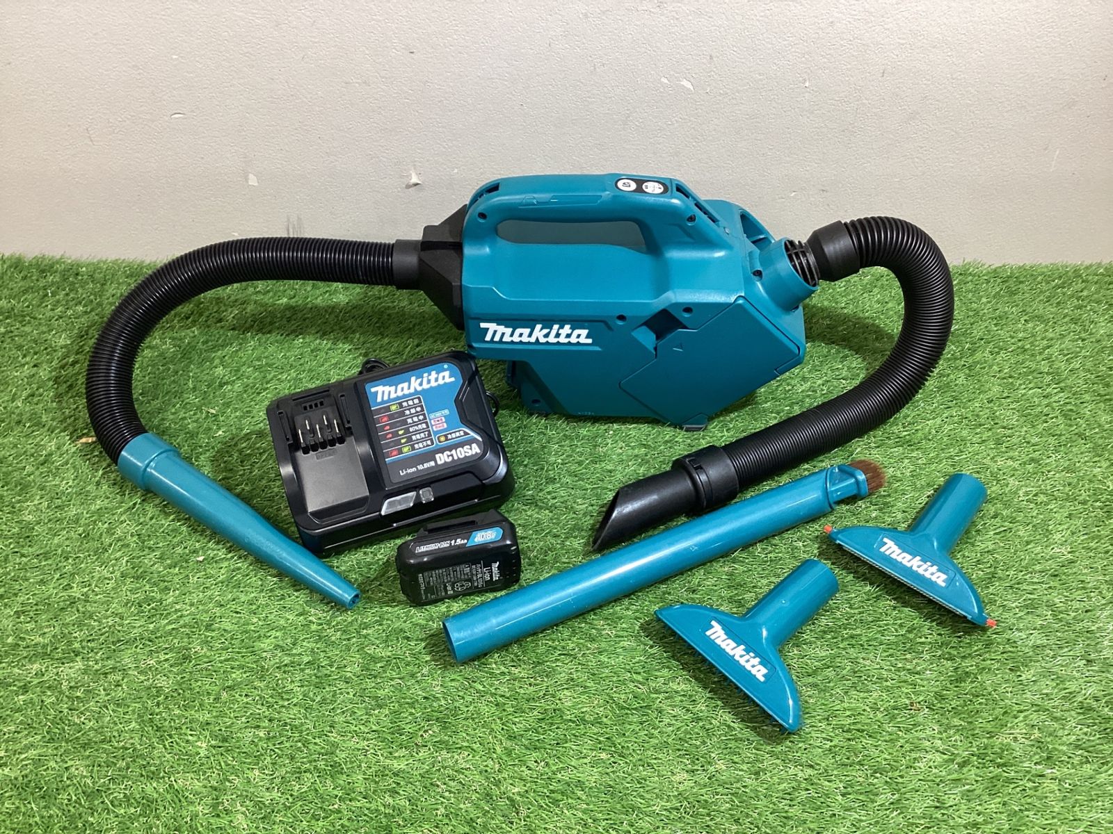 車内清掃に！【中古動作品】makitaマキタ♪10.8v充電式クリーナー 