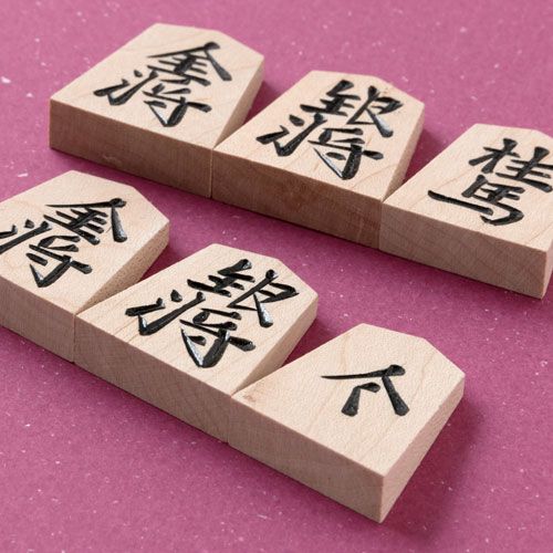 天童の職人による手彫り将棋駒
