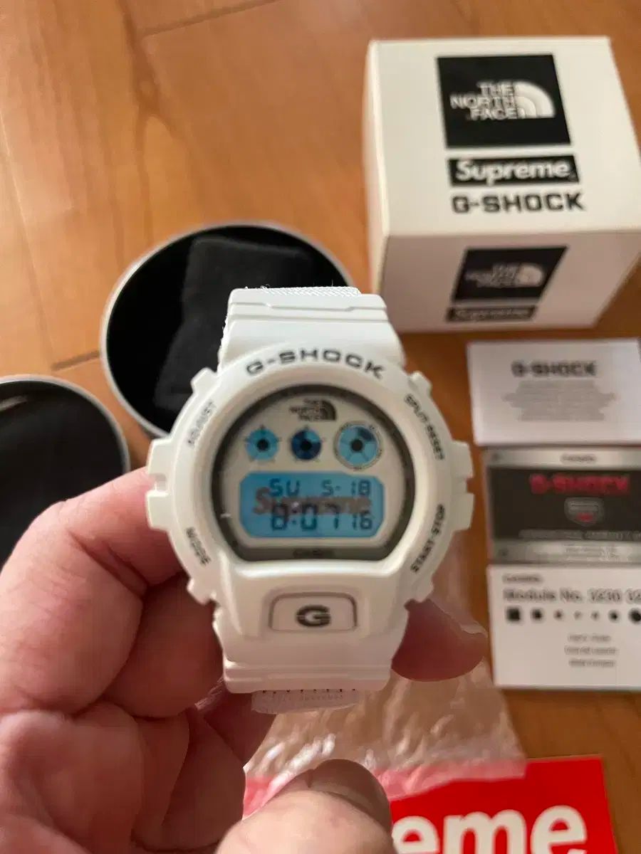 Supreme シュプリーム