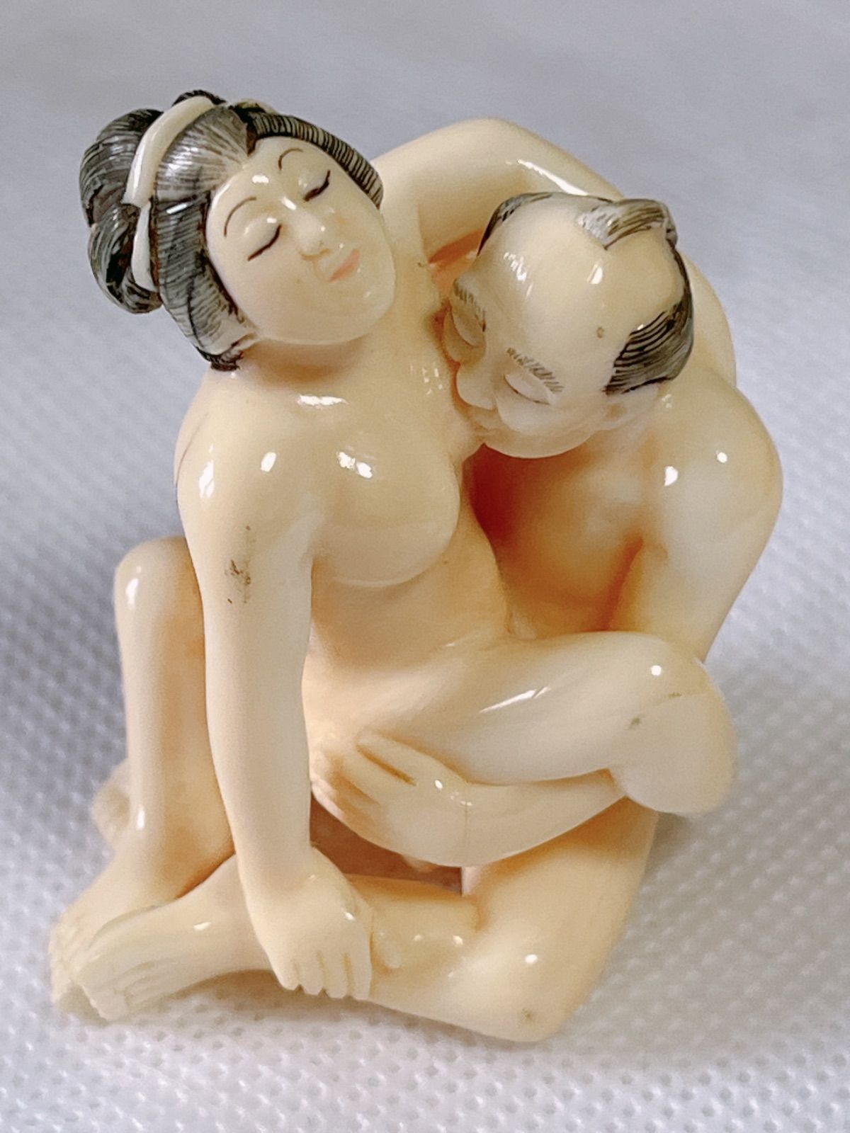 希少品　年代物　春画フィギュア　置物　彫刻　象牙　浮世絵レアアンティークレトロまぐわい人形　作家『友心』乳吸い　エロ