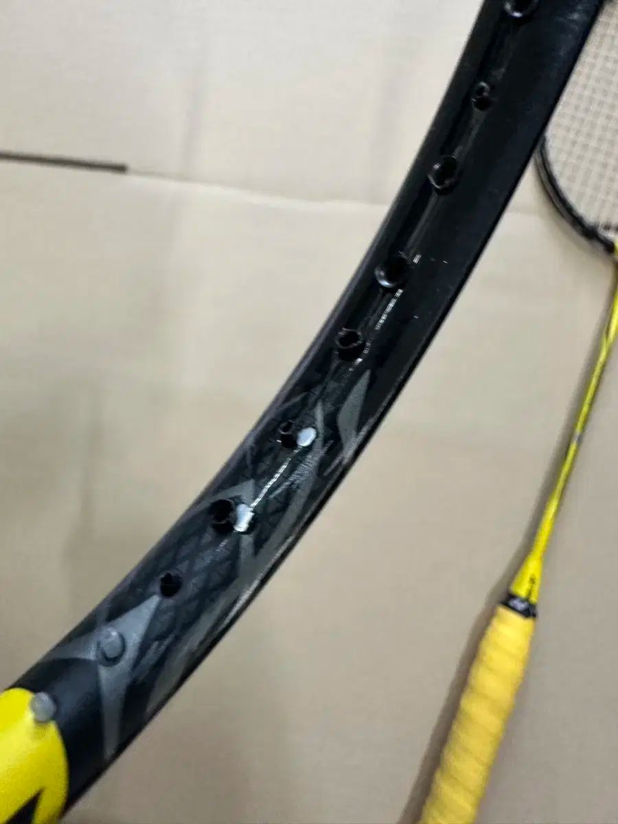 YONEX