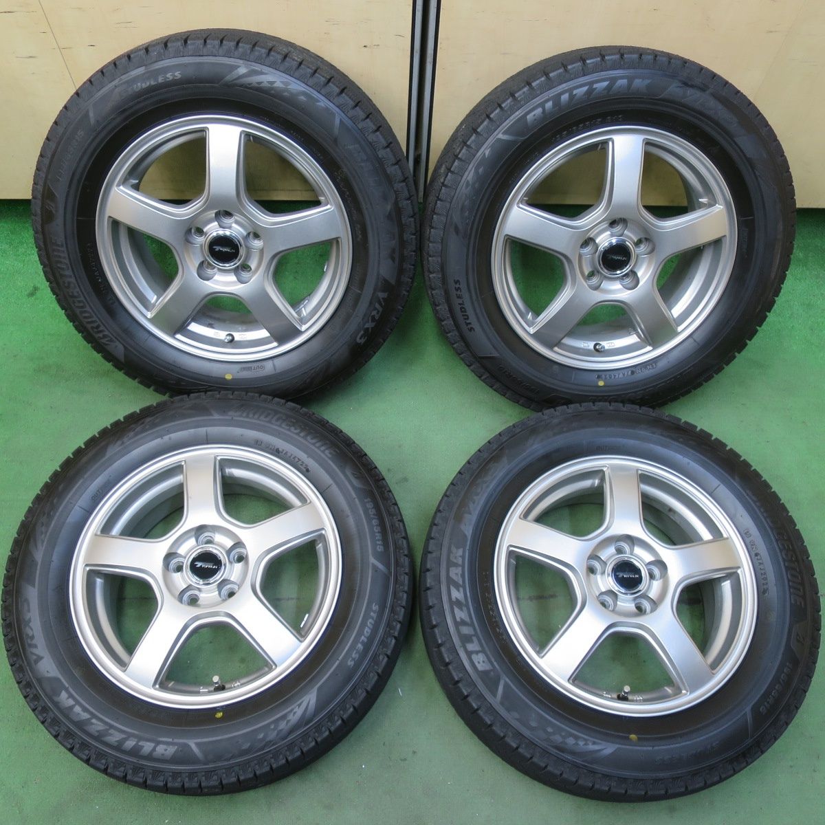 超バリ溝 22年 キレイ ほぼ10分 プリウス 等 195 65R15 スタッドレス ブリヂストン ブリザック VRX3 TOPRUN トップラン 15インチ PCD100 5H 5092908イス