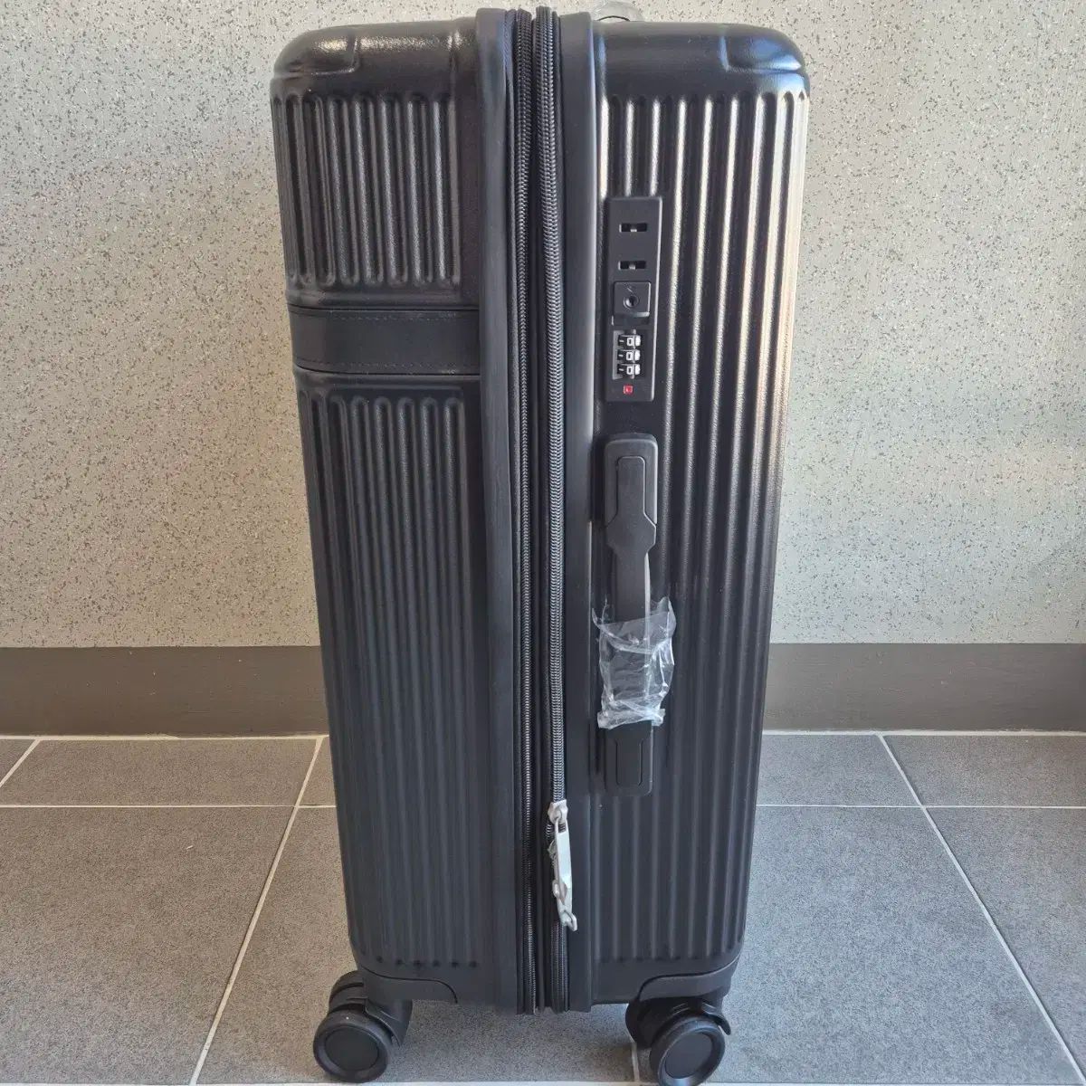 アーノルドバッシーニ キャリアー