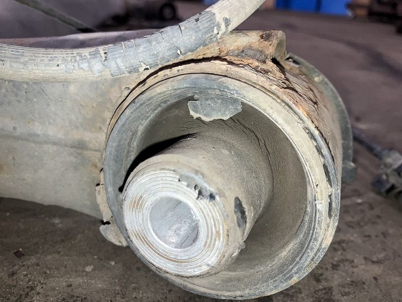 フィット GK3 リアアクスルビーム 13G Fパッケージ 42100-T5A-J64  