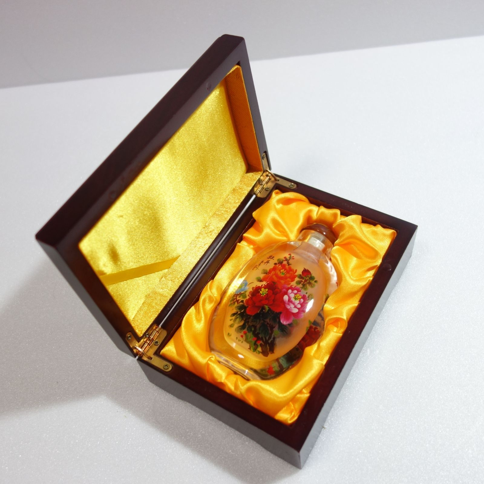 2869 中国レトロ　鼻煙壺　工芸品 2869 中国レトロ 鼻煙壺 工芸品 2869 中国レトロ 鼻煙壺 工芸品