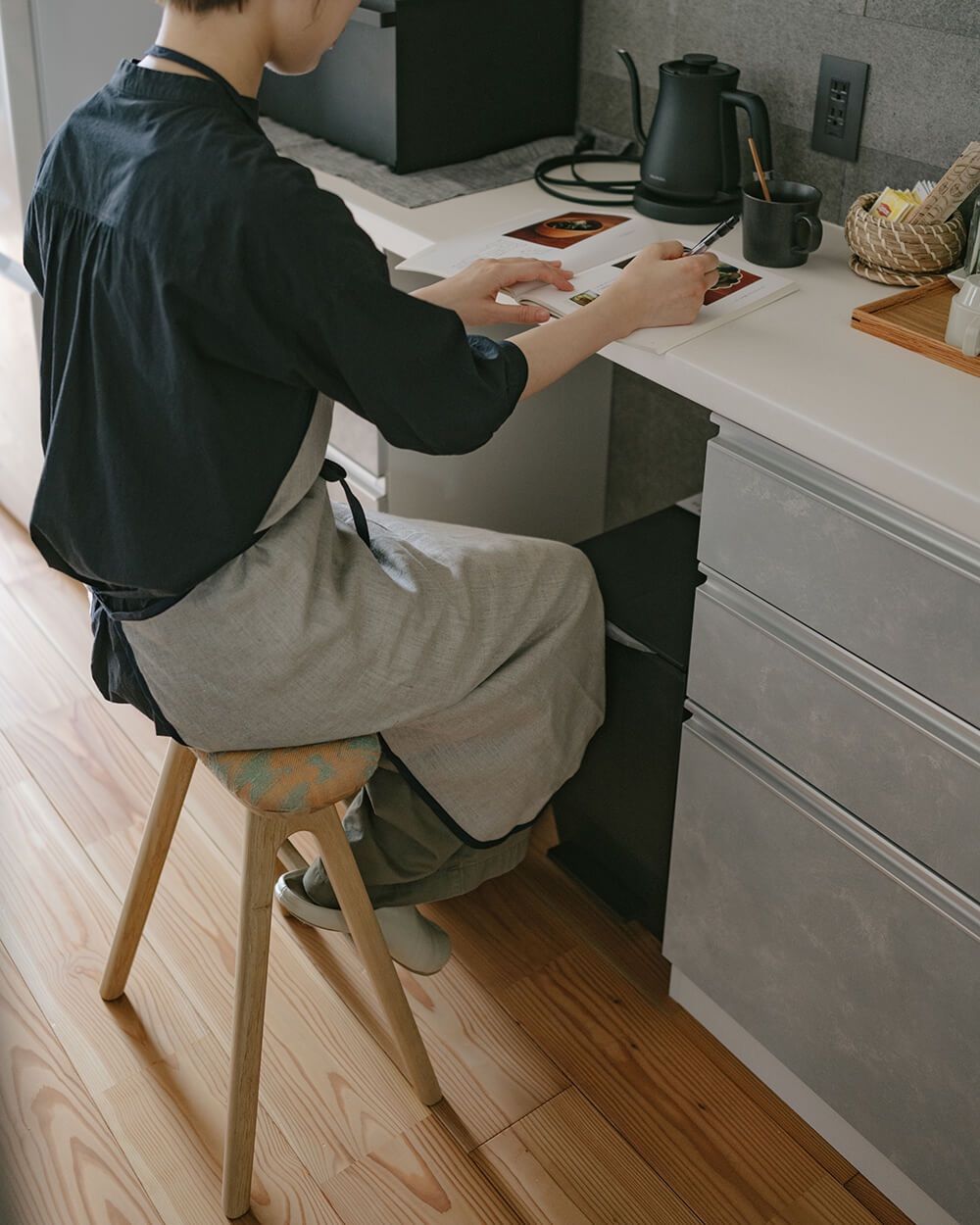 キッチンスツールNA H530＋ミナ ペルホネンsky flower [OR] キッチンスツールNA(H530)＋ ミナ ペルホネン( mina perhonen