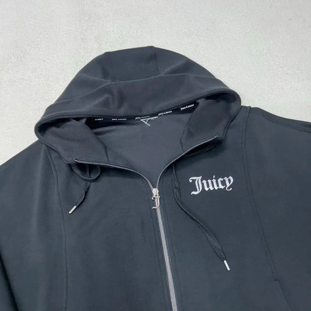 Juicy Couture ジップアップパーカー　ブラック ジューシー クチュール 黒 ジップアップパーカー フード付き