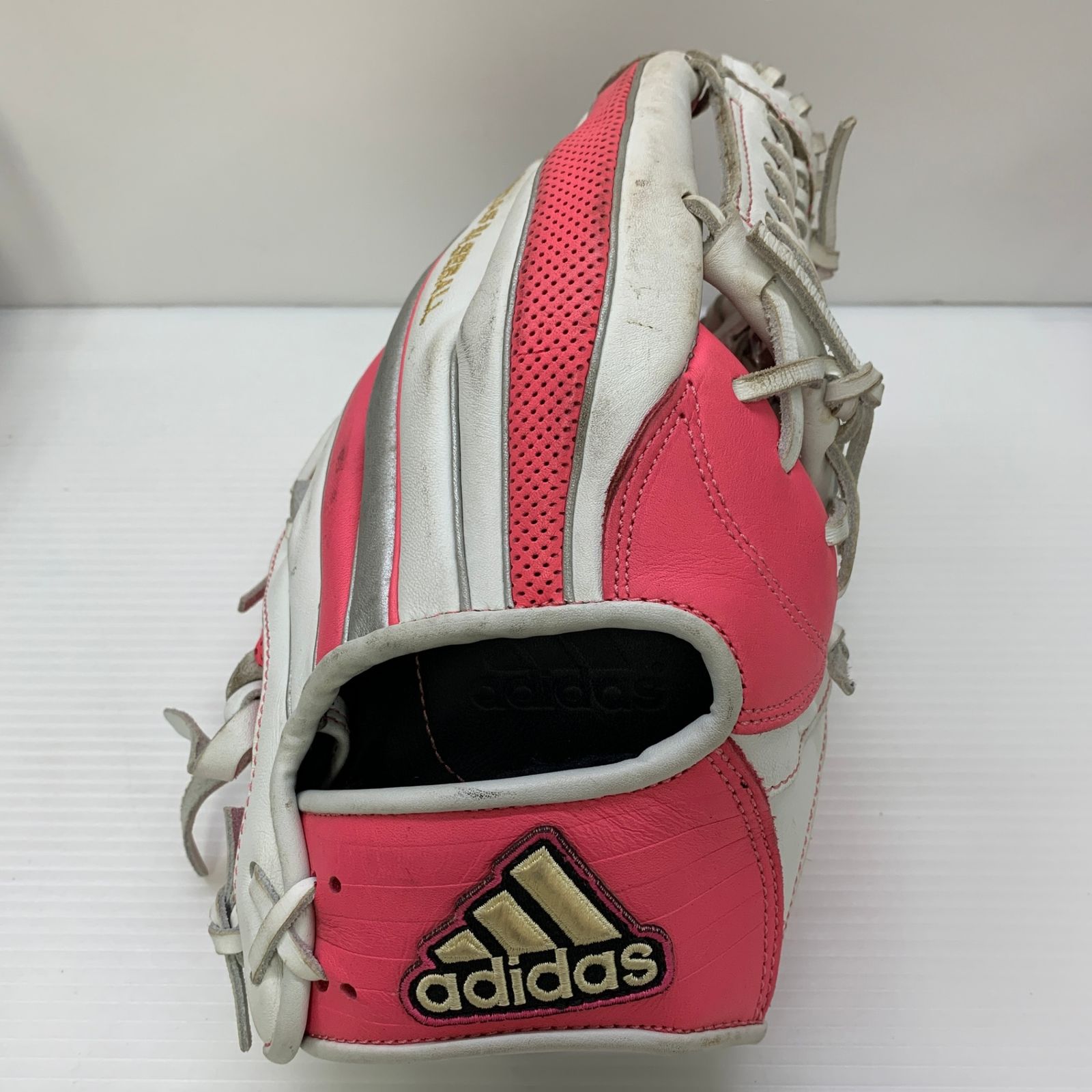 アディダス ソフトボール用 大人 一般 内野手用 グローブ グラブ 右投げ JH278 品 野球 6509