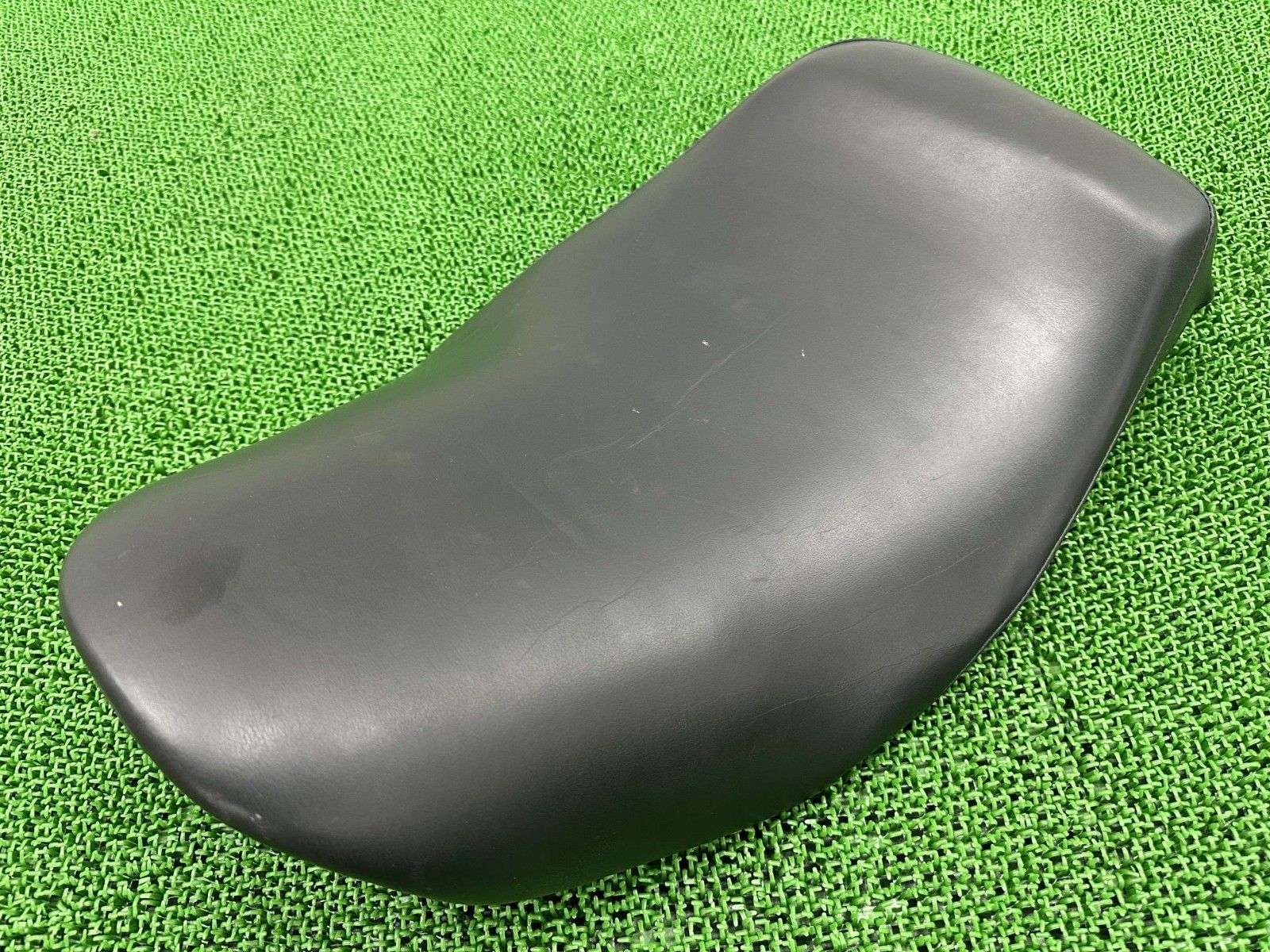 おまつページ ツーリング シート ハーレー 純正 中古 バイク 部品 02年-07年モデル