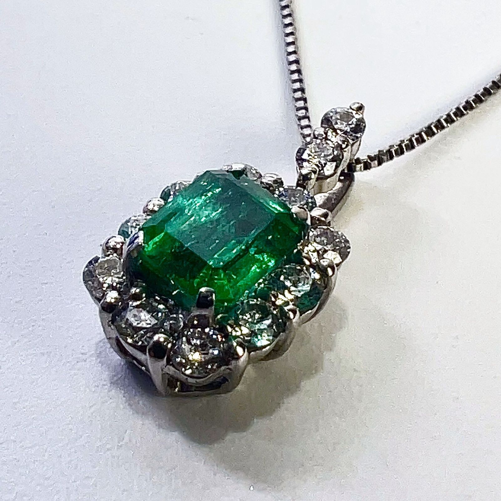 pt900美しいエメラルドのタイタックです pt900美しいエメラルドのタイタックです 楽天市場】【限定1点