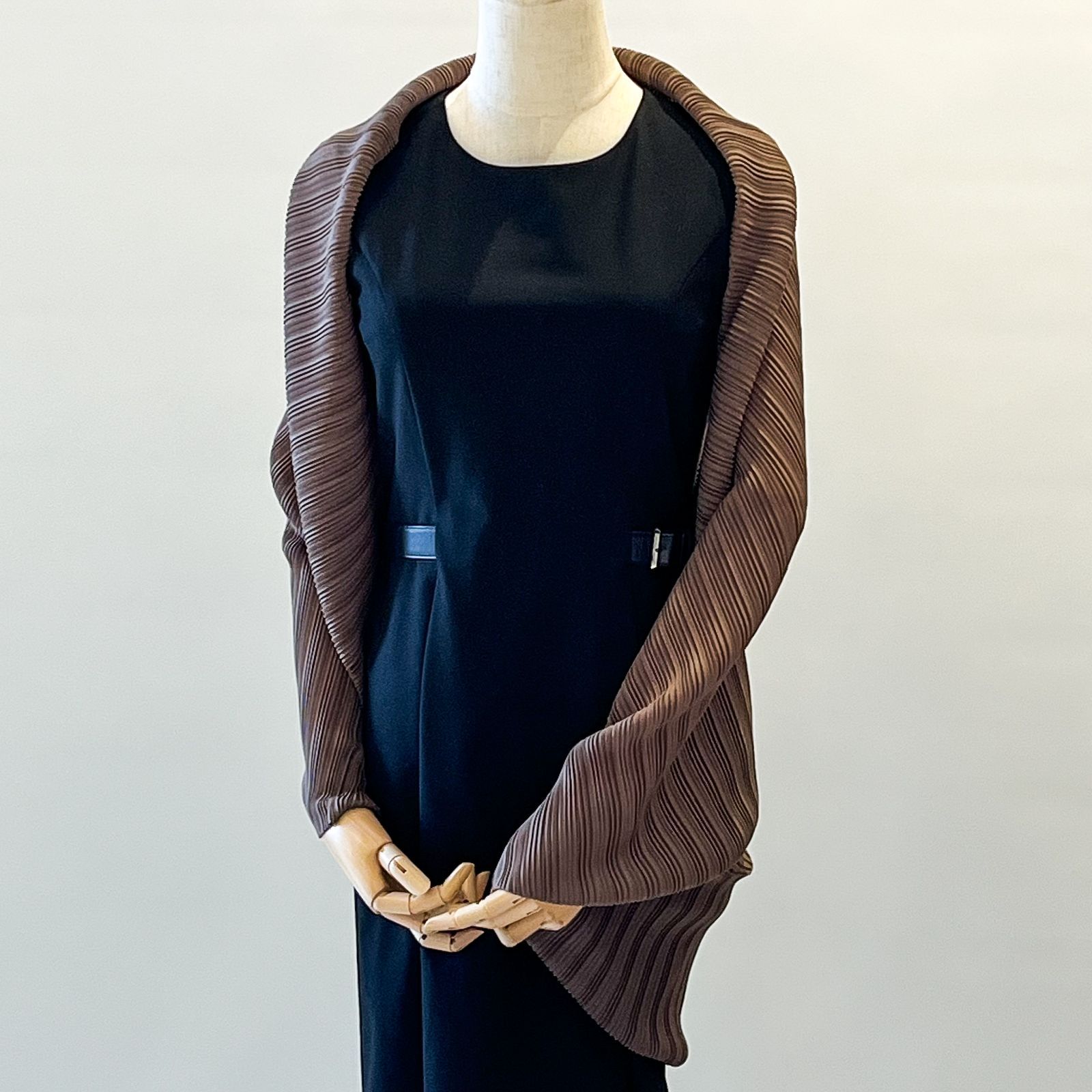 美品　PLEATS PLEASE イッセイミヤケ　ボレロ　羽織り　カーデガン 美品PLEATS PLEASE イッセイミヤケボレロ羽織りカーデガン
