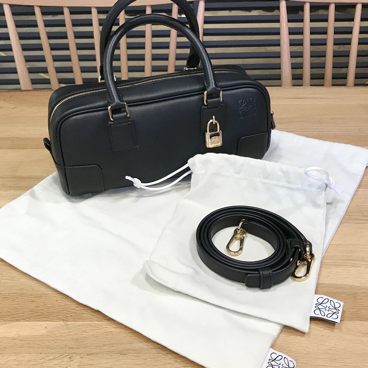LOEWE アマソナ23 ブラック クロップド　新品未使用　百貨店購入品 アマソナ23 クロップド バッグ（ナパカーフ） ブラック - LOEWE