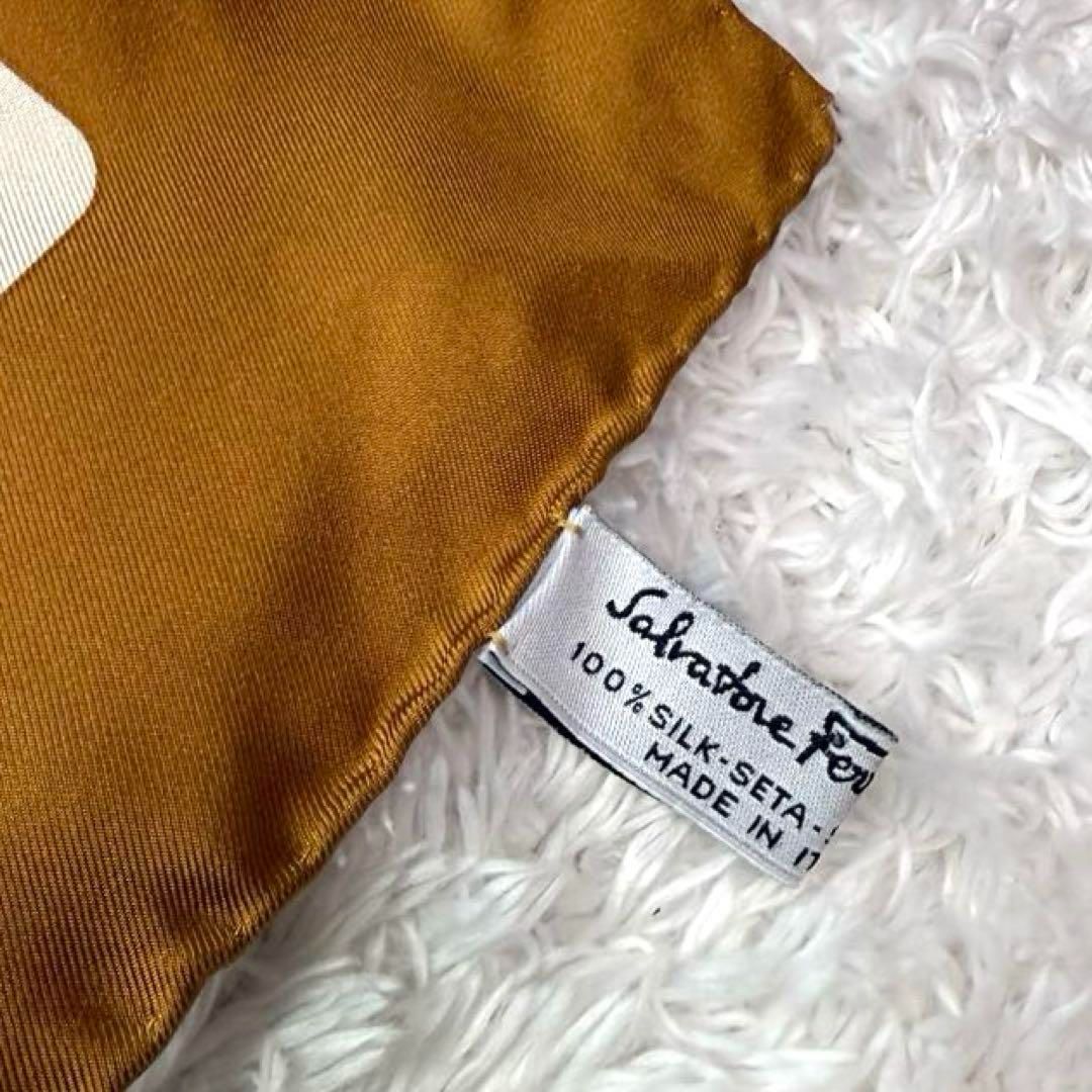 Salvatore Ferragamo サルヴァトーレ フェラガモ 花柄 シルク100