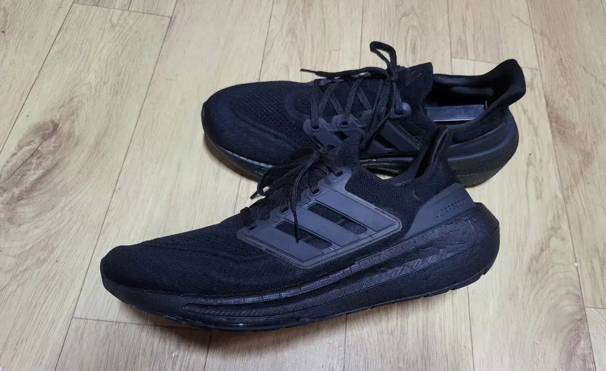 280mm アディダス ウルトラブースト ライト